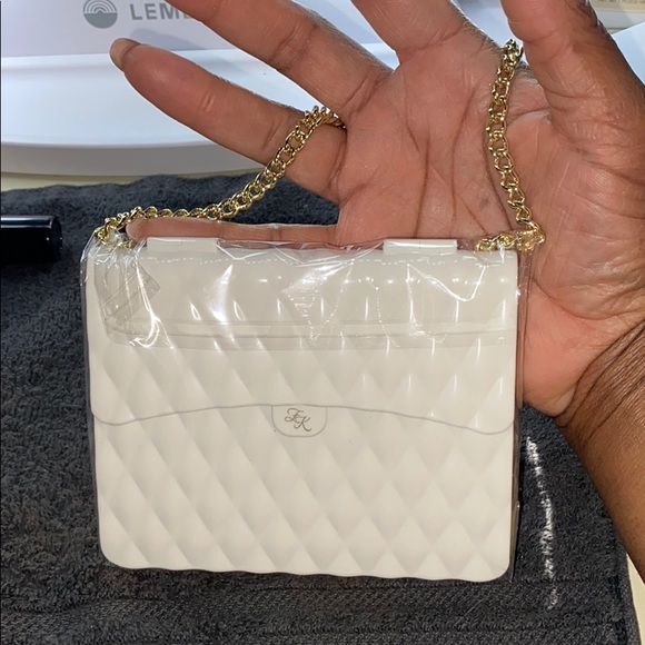 False Lash Holder RED (White separate listing) - Picture 6 of 6